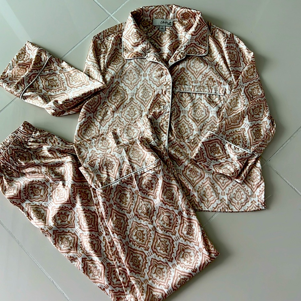 Como brand pajamas size small
